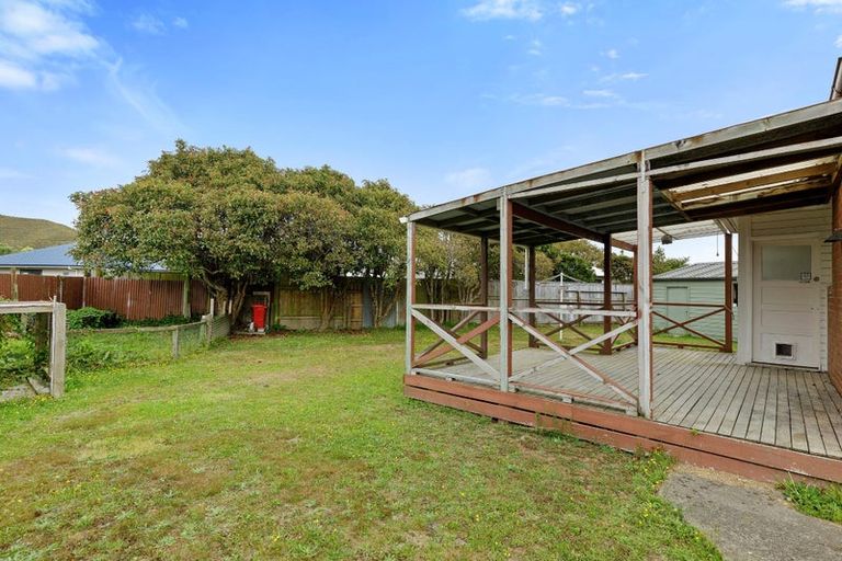 Photo of property in 8 Hughes Crescent, Taita, Lower Hutt, 5011