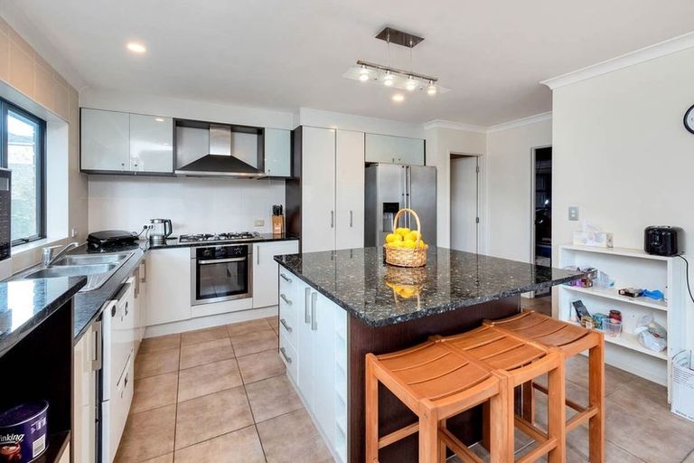 Photo of property in 62 Medallion Drive, Oteha, Auckland, 0632