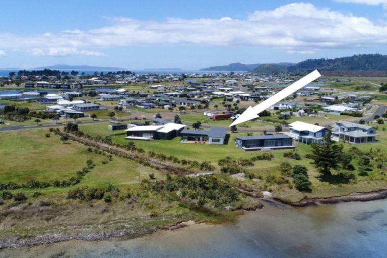 Photo of property in 104 Ti Kouka Crescent, Matarangi, Whitianga, 3592