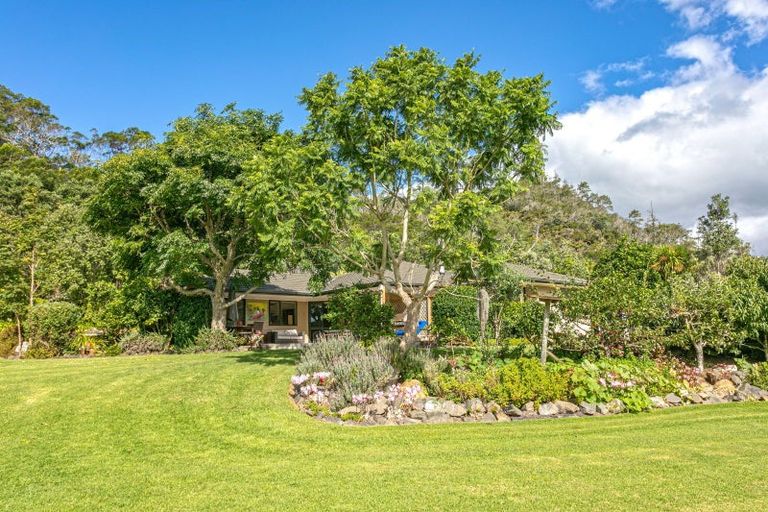 Photo of property in 6 Orchard Road, Hahei, Whitianga, 3591