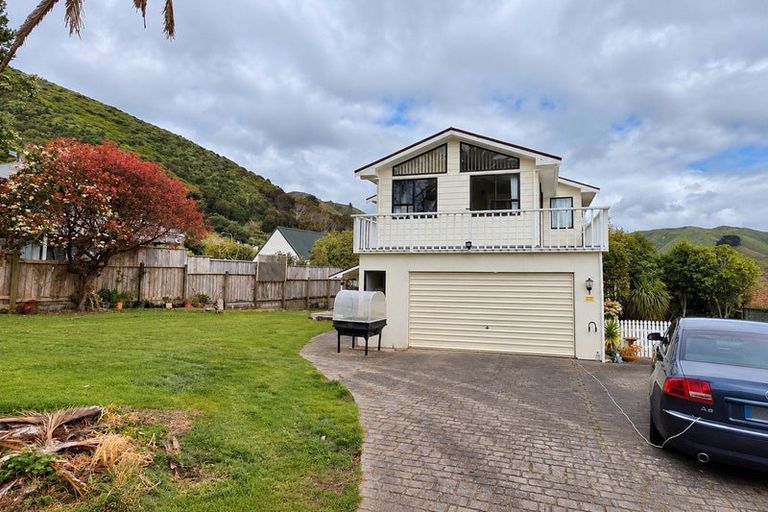 Photo of property in 3 Te Maku Grove, Waikanae, 5036