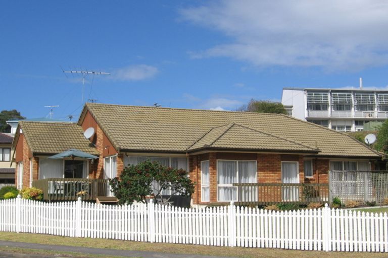 Photo of property in 2 Bayside Drive, Browns Bay, Auckland, 0630