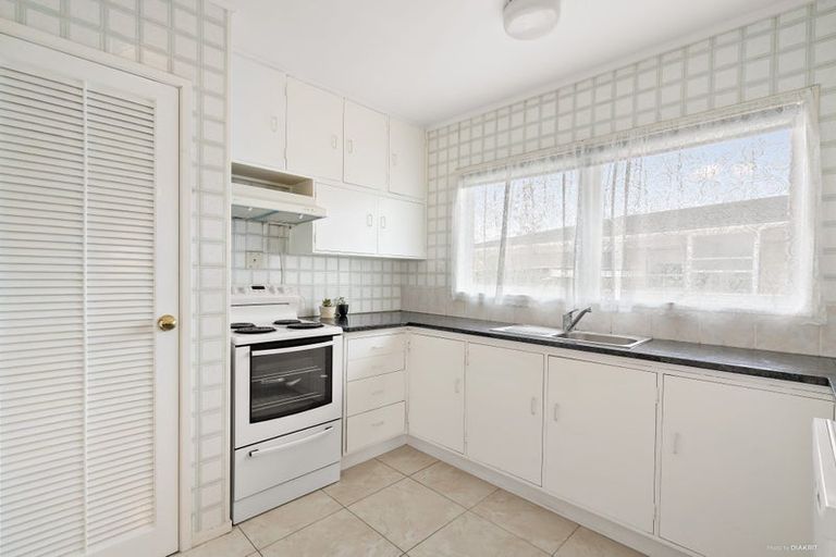 Photo of property in 49 Tupaki Place, Pakuranga Heights, Auckland, 2010