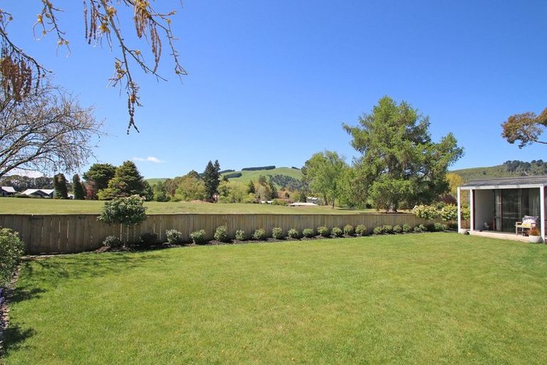 Photo of property in 27 Lakemere Way, Kinloch, Taupo, 3377