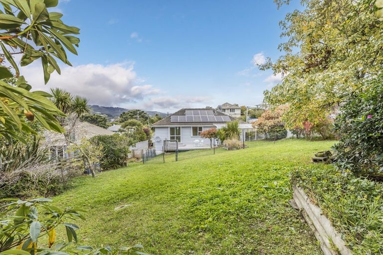 Photo of property in 11a Wakefield Terrace, Tawa, Wellington, 5028