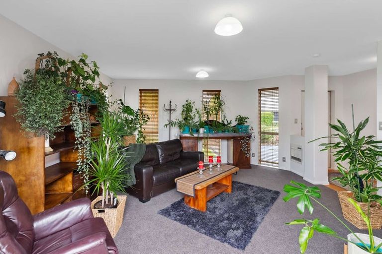 Photo of property in 12 Cunneen Place, Aidanfield, Christchurch, 8025