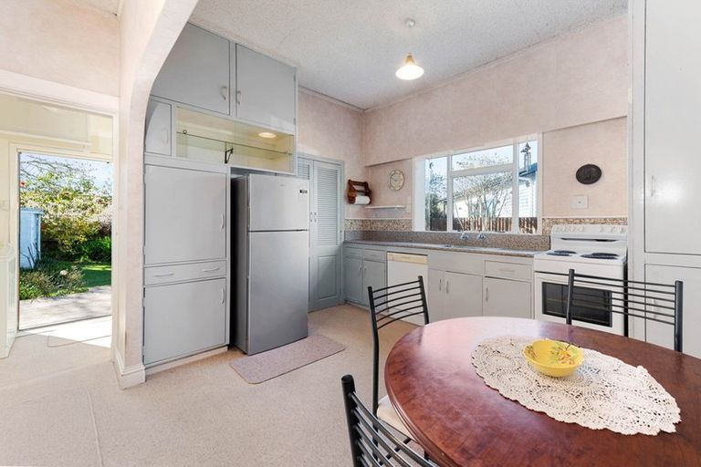 Photo of property in 40 Kawaha Point Road, Fairy Springs, Rotorua, 3015