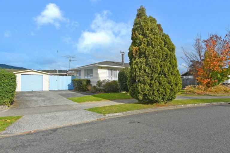 Photo of property in 12 Kentucky Street, Totara Park, Upper Hutt, 5018