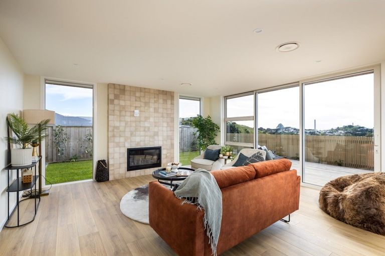 Photo of property in 9a Lemont Place, Westown, New Plymouth, 4310