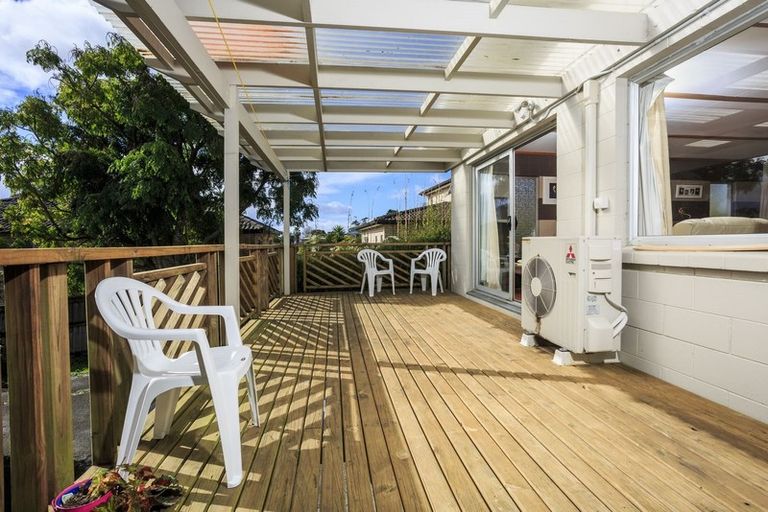 Photo of property in 1/114 Sunset Road, Unsworth Heights, Auckland, 0632