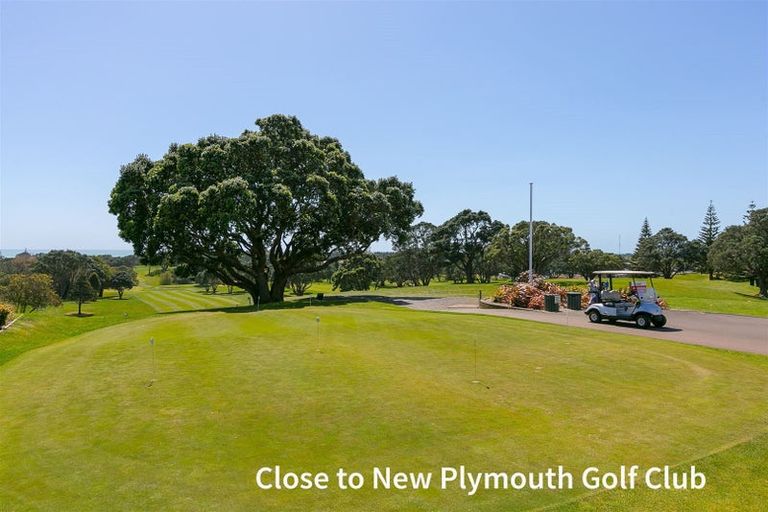 Photo of property in 4 Vardon Way, Waiwhakaiho, New Plymouth, 4312