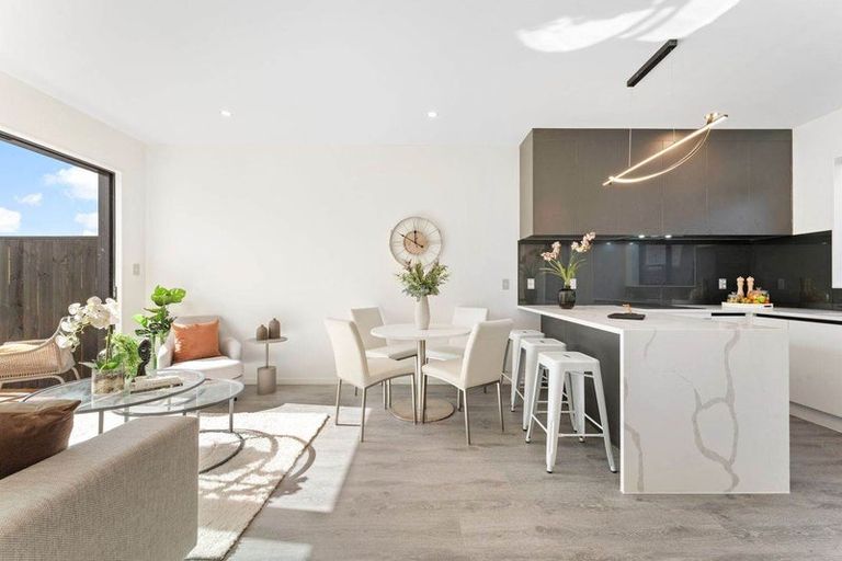 Photo of property in 5/122 Archibald Road, Kelston, Auckland, 0602