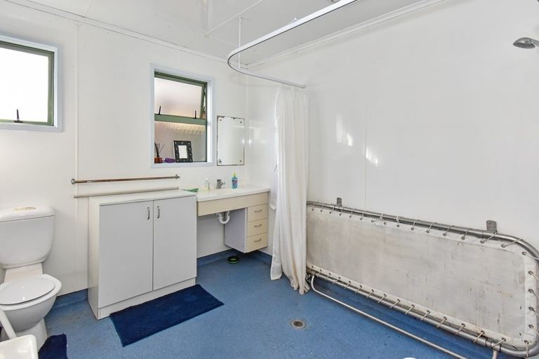 Photo of property in 2 Barnard Place, Manurewa East, Auckland, 2102