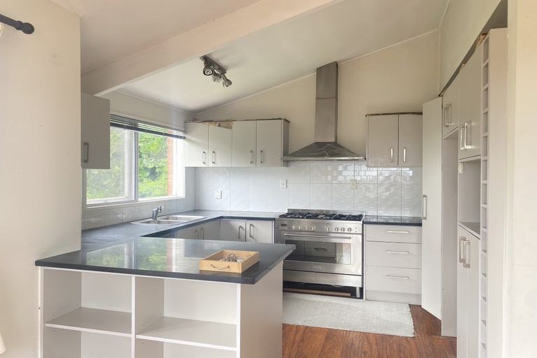 Photo of property in 15 Glenmore Road, Sunnyhills, Auckland, 2010