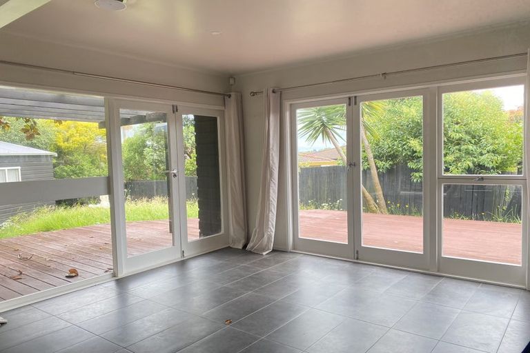 Photo of property in 17 Glenmore Road, Sunnyhills, Auckland, 2010