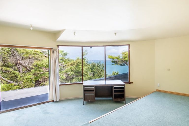 Photo of property in 5 Whiorau Grove, Lowry Bay, Lower Hutt, 5013