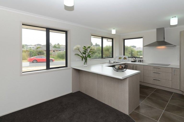 Photo of property in 4 Max Landing, Grandview Heights, Hamilton, 3200