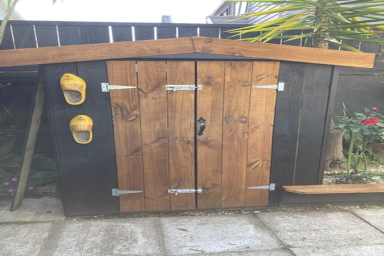 Photo of property in 1/36 Seaview Road, Castor Bay, Auckland, 0620