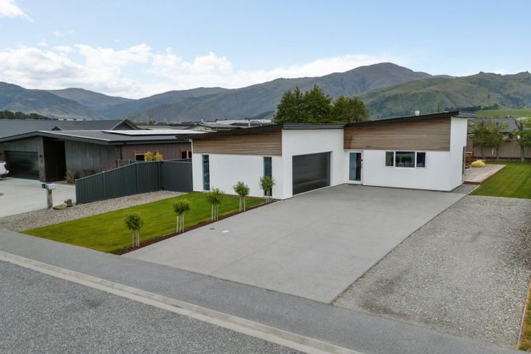 Photo of property in 16 Hosking Drive, Cromwell, 9310