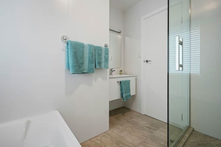 Photo of property in 1/5 Gulf Crest, Bucklands Beach, Auckland, 2012