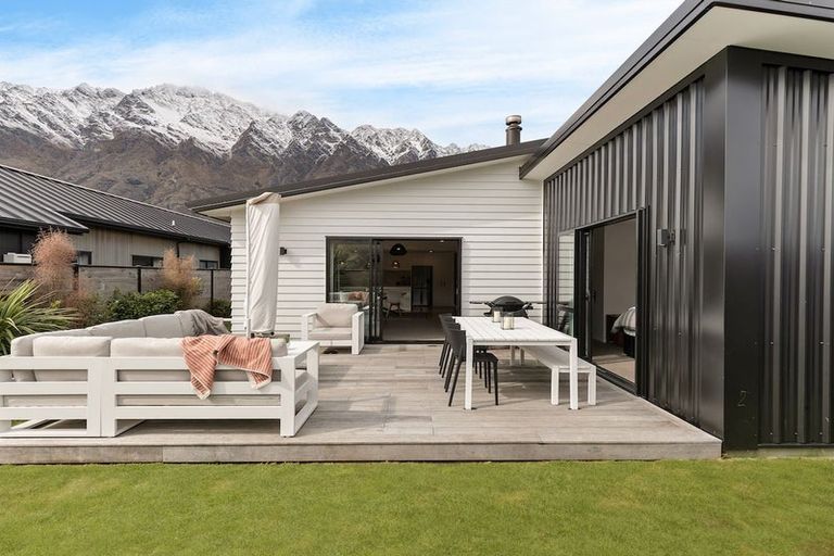 Photo of property in 13 Wheat Street, Jacks Point, Queenstown, 9371
