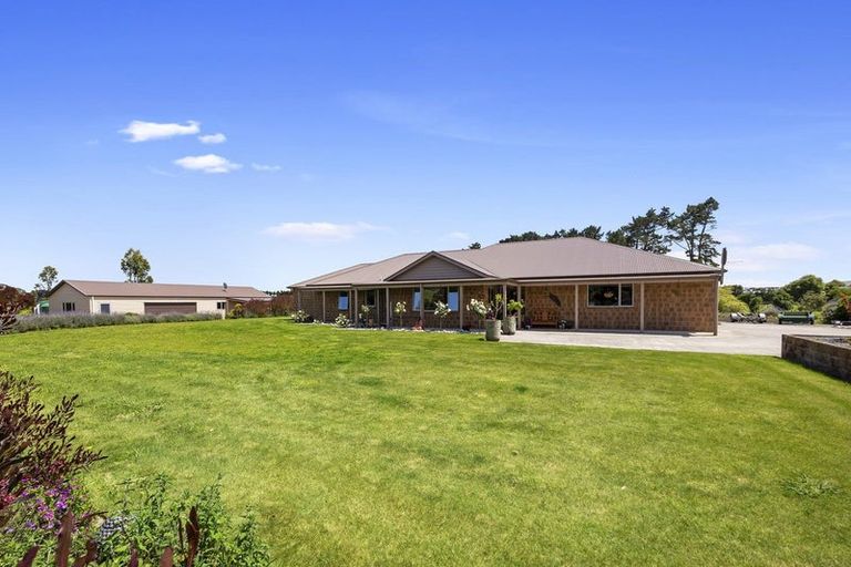 Photo of property in 32 Arthur Road, Paraite, New Plymouth, 4373