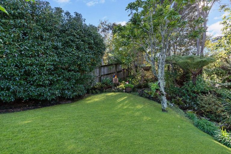 Photo of property in 11 Grovenor Drive, Orewa, 0931