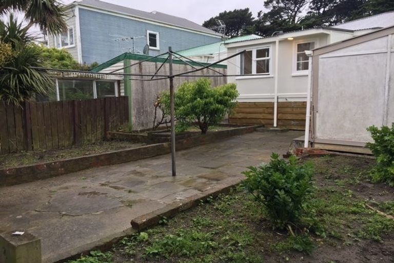 Photo of property in 94 Russell Terrace, Berhampore, Wellington, 6023