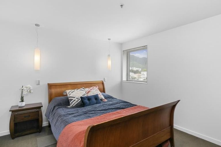 Photo of property in Montreaux Apartments, 9g/164 The Terrace, Wellington Central, Wellington, 6011