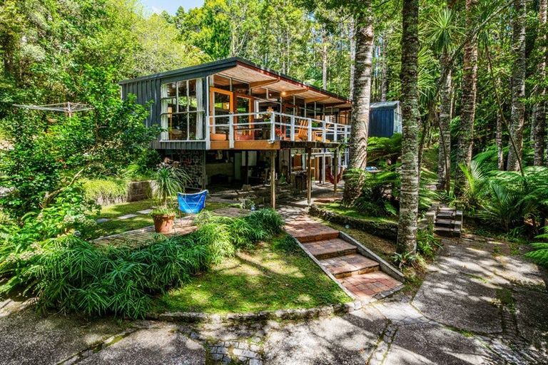 Photo of property in 30 Kopiko Road, Titirangi, Auckland, 0604