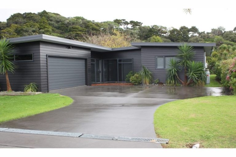 Photo of property in 1 Coral Place, Matapouri, Whangarei, 0173