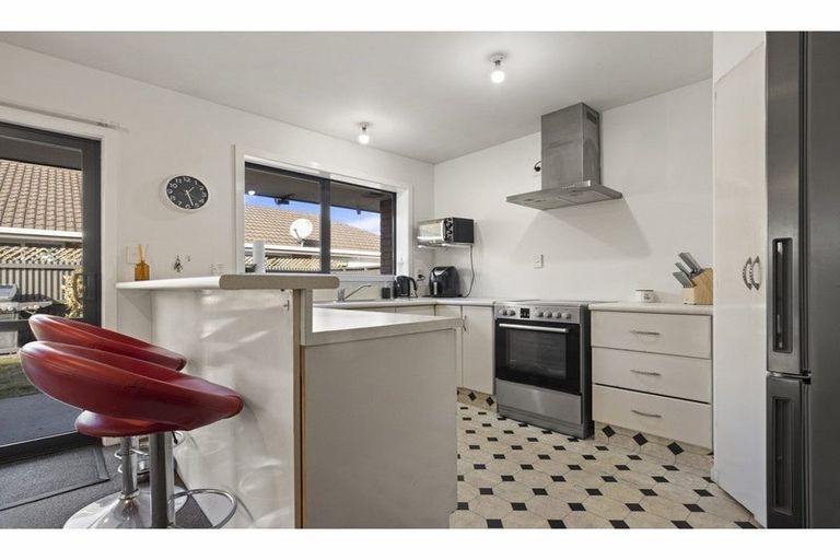 Photo of property in 2/69 Tyrone Street, Belfast, Christchurch, 8051