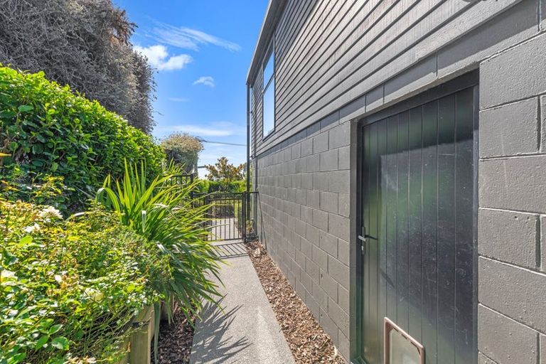 Photo of property in 2/80 Mccormacks Bay Road, Mount Pleasant, Christchurch, 8081