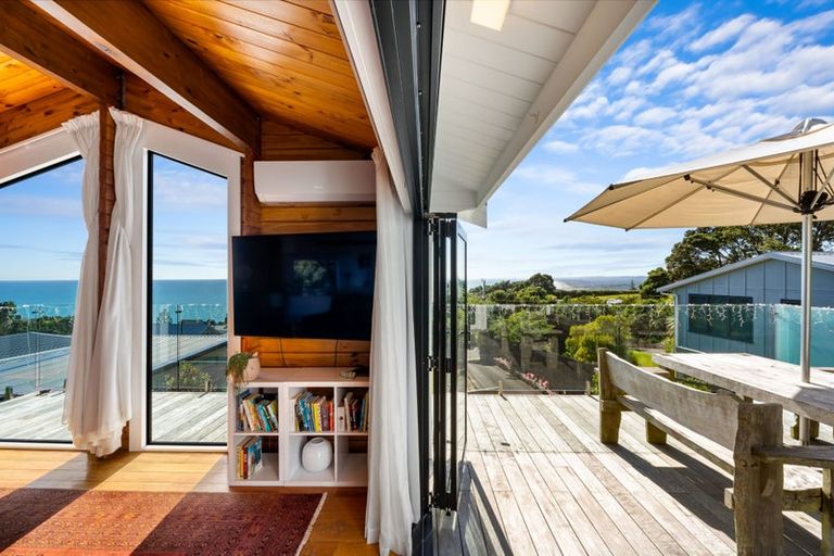 Photo of property in 3 Edwin Mitchelson Road, Muriwai, Waimauku, 0881