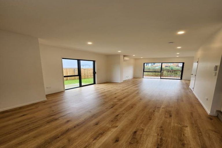 Photo of property in 33b Crestview Rise, Papakura, 2110