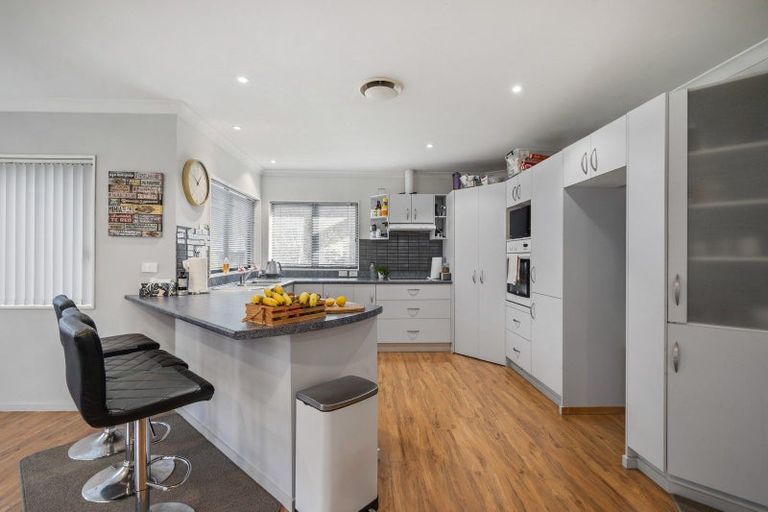 Photo of property in 21 Heaphy Place, Pukehangi, Rotorua, 3015