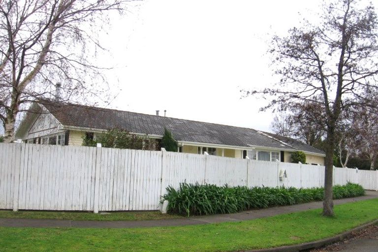 Photo of property in 2 Motuoapa Place, Kelvin Grove, Palmerston North, 4414