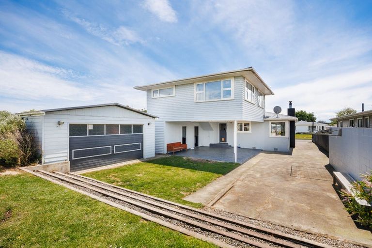 Photo of property in 18 Somerset Crescent, Highbury, Palmerston North, 4412