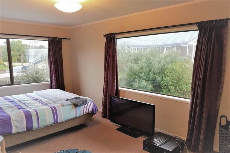 Photo of property in 37 St Annes Crescent, Wattle Downs, Auckland, 2103