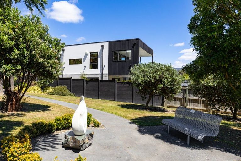 Photo of property in 2 Whaitere Place, Waikawa, Picton, 7220