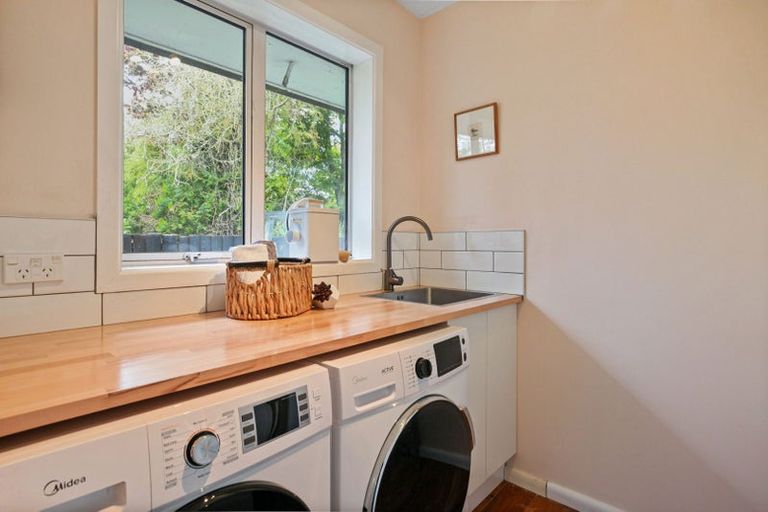 Photo of property in 87 Memorial Avenue, Ilam, Christchurch, 8053