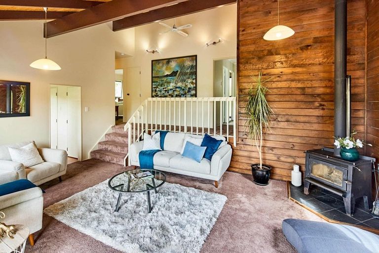 Photo of property in 9 Bushland Grove, Paparangi, Wellington, 6037