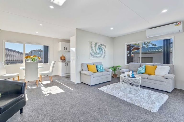 Photo of property in 2/8 Anglers Way, Wattle Downs, Auckland, 2102