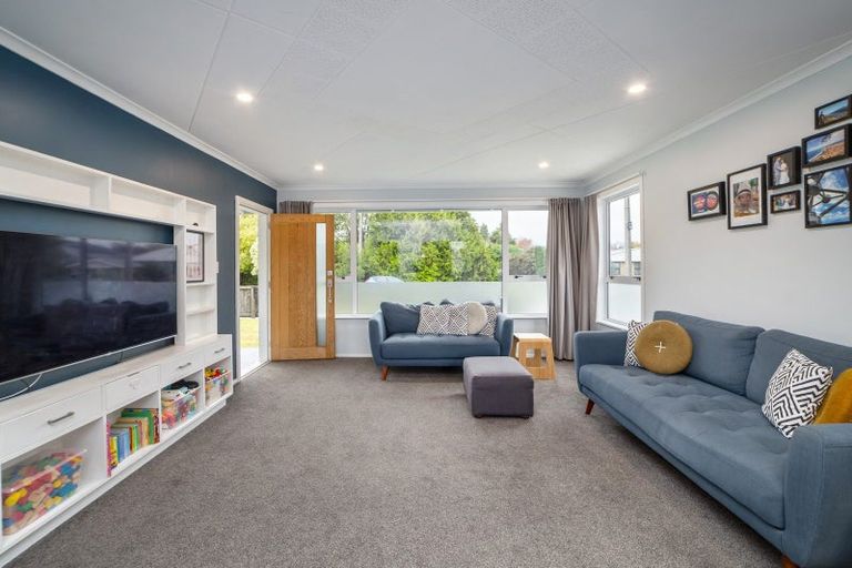 Photo of property in 14 Mahupuku Street, Greytown, 5712