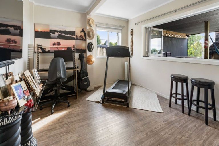 Photo of property in 48 Torkar Road, Clarks Beach, 2122