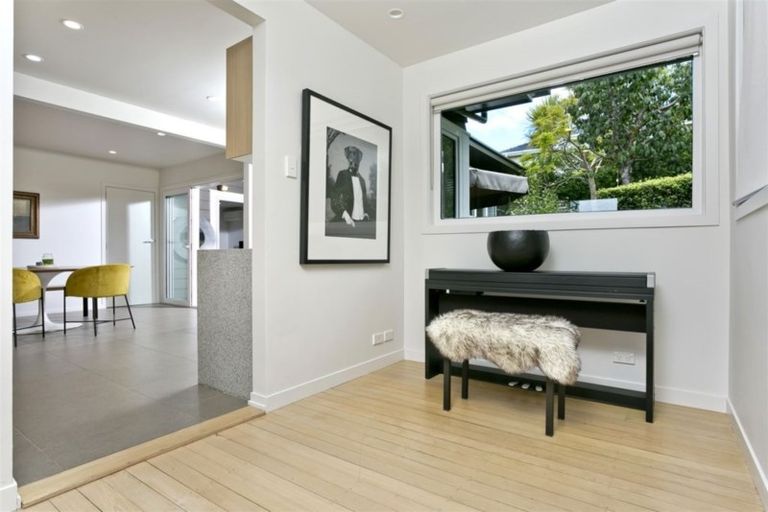 Photo of property in 102 Beach Road, Castor Bay, Auckland, 0620