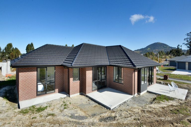 Photo of property in 43 Awa Toru Drive, Fairfield, Dunedin, 9018