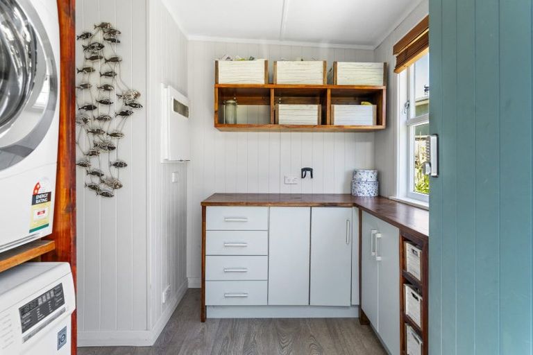 Photo of property in 17 Shera Street, Acacia Bay, Taupo, 3330