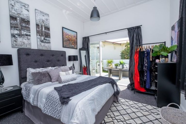 Photo of property in 3 Preston Street, Eltham, 4322