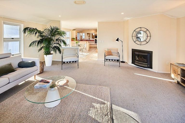 Photo of property in 110 Lyall Parade, Lyall Bay, Wellington, 6022